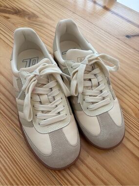 Back 70 Beige Retro-Style Women's Casual Lace-Up Sneakers